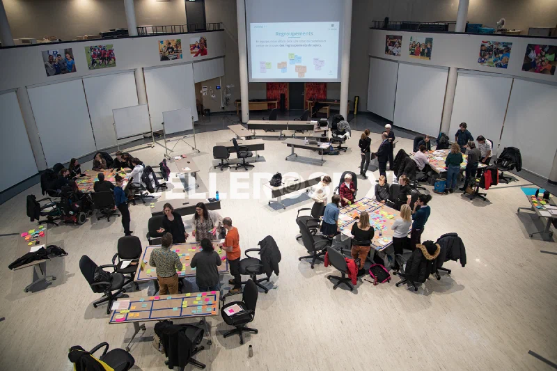 Facilitação de oficina com as populações do Centro de Serviços Escolares dos Descobridores